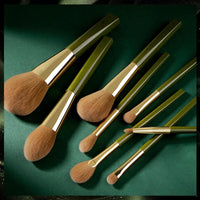 Soft Green Makeup Brush Set: 8 Shimmering Brushes for a Flawless Finish